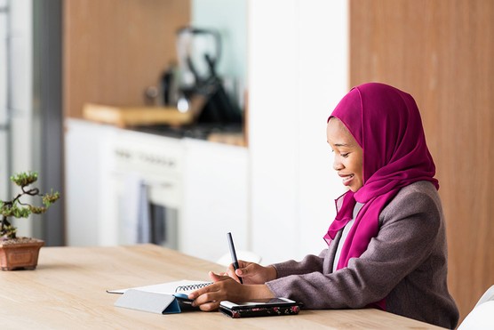 woman writing birth plan
