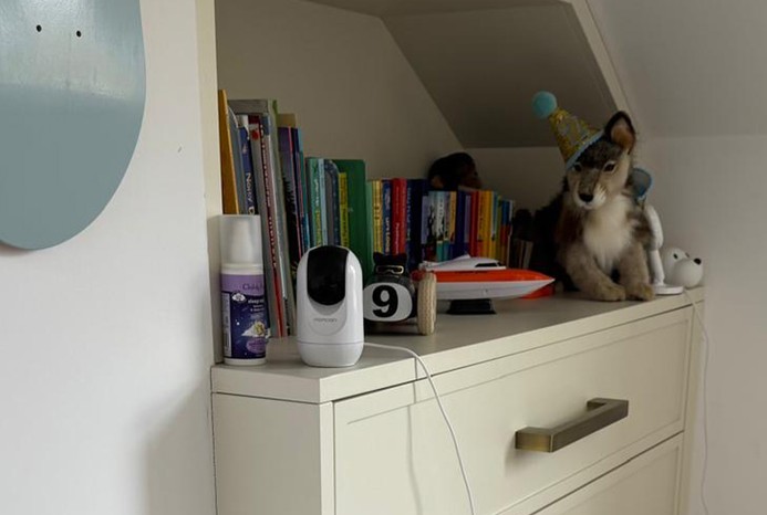 Momcozy 5-Inch Dual-Mode Smart Baby Monitor camera in nursery Momcozy 5-Inch Dual-Mode Smart Baby Monitor camera in nursery