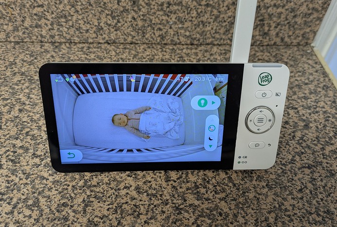 View of baby on LeapFrog LF2936FHD baby monitor View of baby on LeapFrog LF2936FHD baby monitor