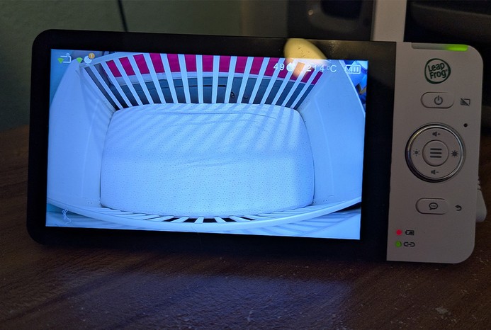 View of crib on LeapFrog LF2936FHD baby monitor