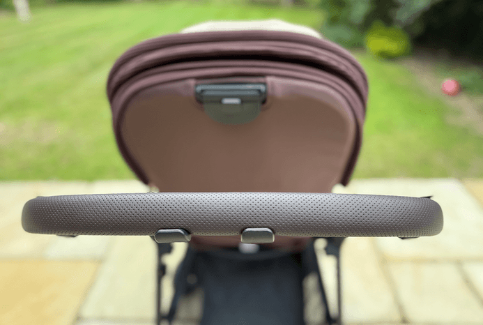 Close-up of Bababing Raffi 2.0 pushchair handle