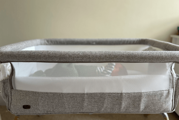 Side view of baby in Chicco Armonia Next2Me bedside crib Side view of baby in Chicco Armonia Next2Me bedside crib